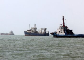 IRAN membidas dakwaan Donald Trump mahu ‘menawan’ Selat Hormuz. - AFP