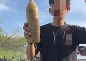 POLIS membuka siasatan berhubung dakwaan penjualan air ketum secara terbuka di kawasan susur keluar Hentian Rehat dan Rawat (R&R) Paka, Dunguni, Terengganu yang tular menerusi dua rakaman video dalam media sosial. - MEDIA SOSIAL