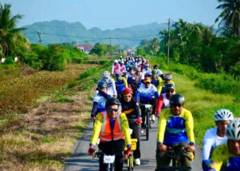PARA peserta yang menyertai program Perlis Culture Ride 2026 semalam.-UTUSAN