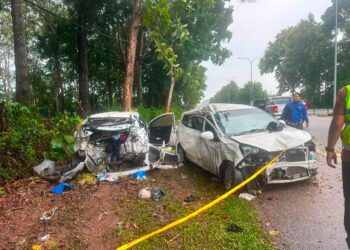 KEADAAN kenderaan yang terbabit dalam kemalangan jalan raya di Jalan Kuala Perlis-Changloon berhampiran Sg Chempa, Arau, Perlis, mengorbankan seorang operator kilang hari ini.-UTUSAN