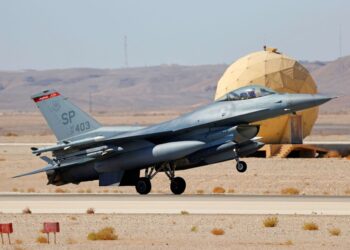SEBUAH pesawat pejuang F-16 Tentera Udara Amerika Syarikat di Pangkalan Tentera Udara Ovda, Israel. - AFP