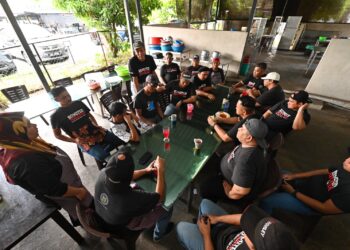 MEDAN Selera The Kacik 1998 di Kuantan, Pahang menjadi tempat kepada 14 orang bekas penagih dadah bangkit membina kehidupan baharu mereka.-MINGGUAN/SHAIKH AHMAD RAZIF