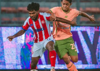 AKSI Kuala Lumpur City menentang Kuching City menyaksikan pemain The City Boys hanya bermain 10 orang dalam aksi Liga Super di Stadium Bolasepak Kuala Lumpur, Cheras, baru-baru ini.-IHSAN KUCHING CITY