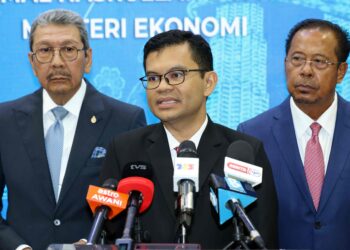 AKMAL Nasrullah Mohd. Nasir pada sidang akhbar pelancaran Persidangan Tenaga Lestari Antarabangsa (ISES) Ke-7 2026 di Pusat Konvensyen Kuala Lumpur hari ini.  -UTUSAN/FAUZI BAHARUDIN