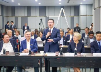 NGA Kor Ming (tengah) ketika Persidangan Meja Bulat Menteri ASEAN-China mengenai Pembinaan dan Perumahan yang berlangsung di Ipoh, Perak.