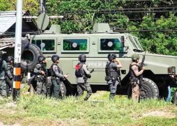 PASUKAN keselamatan mengepung kawasan sekitar Balai Polis Lam Mai di Daerah Muaeng, Wilayah Yala, Thailand yang diserang sekumpulan lelaki bersenjata. - IHSAN ISOC 4