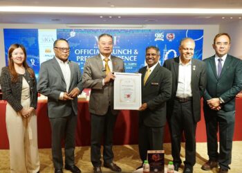 PENGERUSI Penganjur MGF 2026, Ashley S’ng Pei (kiri sekali), Setiausaha Persatuan Pajak Gadai Islam Malaysia (PEGIM), Datuk Abdul Wahab Hamid (dua dari kiri), Presiden MGA, Datuk Seri Louis Ng (tiga dari kiri), S. Jai Shankar (tiga dari kanan), Persatuan Tukang Emas dan Barang Kemas India Malaysia (MIGJA), Datuk Abdul Rasull Abdul Razak (dua dari kanan) pada sidang akhbar sempena Festival Emas Malaysia (MGF) 2026 di Kuala Lumpur, semalam.
