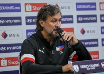 KETUA Jurulatih Filipina, Carles Cuadrat bercakap pada sidang akhbar pra perlawanan Piala Hyundai Asean 2026 antara Malaysia menentang Filipina di Stadium Bolasepak Kuala Lumpur. GAMBAR: FARIZ RUSADIO