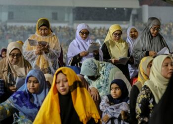 CINTA kepada Rasulullah SAW bukan sekadar rasa rindu tetapi perlu dibuktikan melalui amalan.