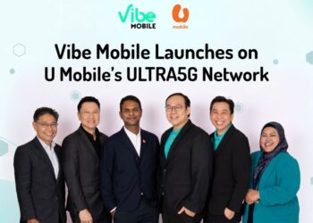 NAVIN Manian (tiga kiri) bersama Joseph Lim (tiga kanan)  pada majlis pelancaran Vibe Mobile di Kuala Lumpur.