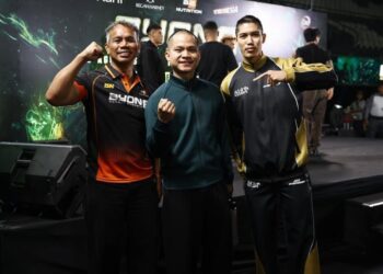 KETUA Pegawai Eksekutif BS Nutrition, Raja Lokman Raja Ahmad (kiri) bersama Presiden dan CEO BYON Combat, Yoshua Marcellos Muliardo atau lebih dikenali sebagai Celloszxz, sempena penganjuran BYON Combat Showbiz di Indonesia.