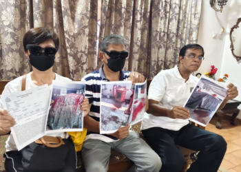 CHAI Yoke Chun (kiri) menunjukkan laporan polis dan gambar kenderaannya yang disimbah cat merah oleh ceti haram selepas anak lelakinya gagal membuat bayaran pinjaman.