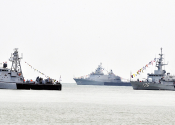 KAPAL-KAPAL perang TUDM berlabuh kira-kira DUA batu nautika dari Pantai Klebang menjadi tarikan sempena Sambutan Hari Kebangsaan 2026 Peringkat Negeri Melaka. UTUSAN/AMRAN MULUP