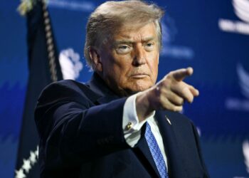 DONALD TRUMP