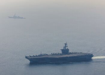 GAMBAR fail kapal pengangkut pesawat USS Abraham Lincoln. - AFP