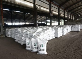 KERAJAAN Negeri Pahang diminta campur tangan berhubung syarat tender baharu oleh LKPP Corporation Sdn. Bhd. bagi membekal dan menghantar baja ke ladang-ladang di bawah pengurusan syarikat berkenaan untuk tempoh Januari hingga Oktober 2026.