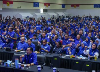 Suasana terkini penyokong Barisan Nasional (BN) semasa menunggu keputusan pada Pilahan Raya Negeri (PRN) Negeri Sembilan ketika tinjauan di Wisma UMNO Seremban di sini, semalam. UTUSAN/ISKANDAR ISHAK