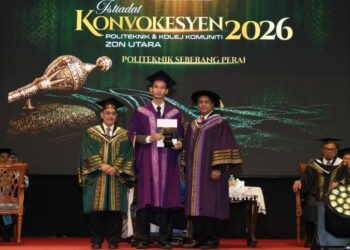 MOHAMAD Haikal Danis Mohamad Nasir (tengah) ketika menghadiri Majlis Konvokesyen Politeknik dan Kolej Komuniti Zon Utara 2026 di Perlis, hari ini. - GAMBAR/POLITEKNIK SEBERANG PERAI (PSP)