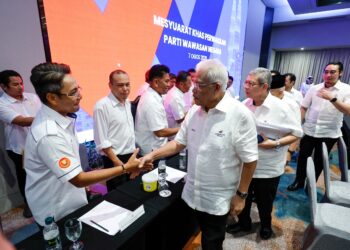 Presiden Parti Wawasan Negara, Datuk Seri Hamzah Zainuddin pada Mesyuarat Khas Perwakilan Parti Wawasan Negara, di Tropicana Golf & Country Resort, di sini hari ini. -UTUSAN/SHIDDIEQIIN ZON