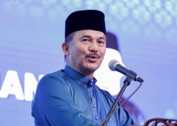 PENGERUSI Jawatankuasa Bertindak, Pelancongan, Kesenian, Kebudayaan & Warisan, Negeri Sembilan, Datuk Razali Abu Samah berucap pada Majlis Prapelancaran Perpatih Fest, di Muzium Negara, di sini hari ini. Foto: SHIDDIEQIIN ZON