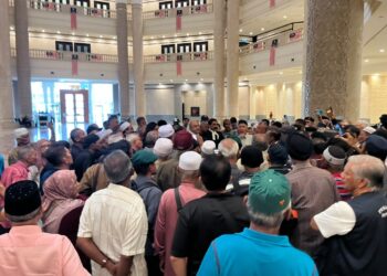 ANTARA bekas tentera yang hadir bagi mendengar rayuan seorang pesara tentera terhadap kerajaan dan dua pihak lain berhubung pelarasan pencen bagi anggota Angkatan Tentera Malaysia (ATM) di sini hari ini.