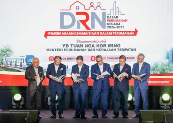 NGA Kor Ming (lima dari kiri), pada Majlis Pelancaran Dasar Perumahan Negara 2026-2035, di KLGCC, di sini hari ini. -UTUSAN/ SHIDDIEQIIN ZON