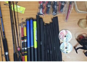 SEBAHAGIAN peralatan memancing yang berjaya dirampas selepas menahan dua lelaki termasuk remaja berusia 13 tahun, baru-baru ini.