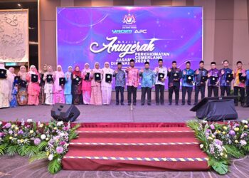 ZULKIFLI Hasan pada Majlis Anugerah Perkhidmatan Cemerlang (APC) Tahun 2025 Yayasan Dakwah Islamiah Malaysia (YADIM) di Putrajaya. - GAMBAR YADIM