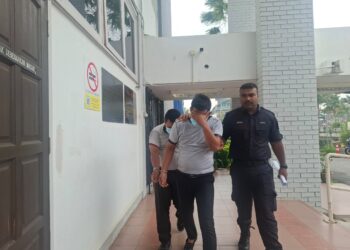 MOHAMAD Ridzuan dan Khairul Alamin mengaku bersalah menyamar sebagai kakitangan KKM di Mahkamah Majistret Kuala Kangsar.