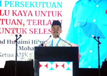 MUHAMMAD Huraimi Hilman Mohamad Husri ketika membahas ucapan dasar pada Kongres Nasional Angkatan Muda Keadilan 2026 di Pusat Dagangan Antarabangsa Melaka (MITC), hari ini. UTUSAN/AMRAN MULUP