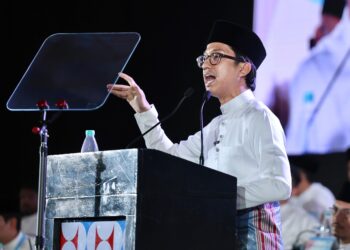 MUHAMMAD Nabil Halimi berucap pada ucapan penangguhan Perbahasan Kongres Nasional AMK 2026 di Pusat Dagangan dan Pameran Antarabangsa Melaka (MITC) di sini hari ini. - UTUSAN/AMIR KHALID