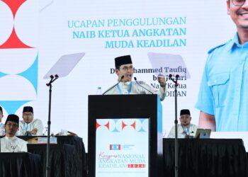 MOHAMMED Taufiq Johari  berucap pada ucapan penangguhan Perbahasan Kongres Nasional AMK 2026 di Pusat Dagangan dan Pameran Antarabangsa Melaka (MITC) di sini hari ini. - UTUSAN/AMIR KHALID
