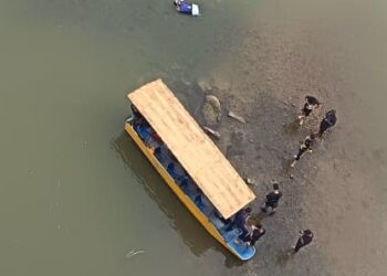 Mayat wanita yang ditemui dalam beg di tengah Sungai Perak.
