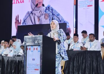 NURUL Izzah ketika berucap pada Perasmian Bersama Kongres Nasional Wanita dan Angkatan Muda Keadilan 2026 di Pusat Dagangan dan Pameran Antarabangsa Melaka (MITC) di sini hari ini. - UTUSAN/AMIR KHALID