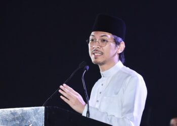 MUHAMMAD Kamil ketika berucap pada Perasmian Bersama Kongres Nasional Wanita dan Angkatan Muda Keadilan 2026 di Pusat Dagangan dan Pameran Antarabangsa Melaka (MITC) di sini hari ini. - UTUSAN/AMIR KHALID