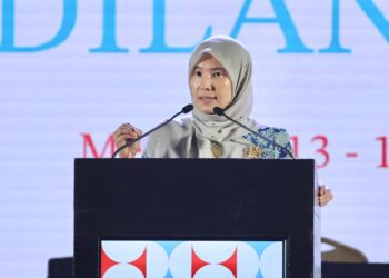 NURUL Izzah ketika berucap pada Perasmian Bersama Kongres Nasional Wanita dan Angkatan Muda Keadilan 2026 di Pusat Dagangan dan Pameran Antarabangsa Melaka (MITC) di sini hari ini. - UTUSAN/AMIR KHALID