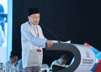 ANWAR Ibrahim ketika menyampaikan ucapan dasar pada Kongres Nasional Keadilan 2026 di Pusat Dagangan dan Pameran Antarabangsa Melaka (MITC) di sini hari ini. - UTUSAN/AMIR KHALID