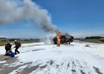 HELIKOPTER terbakar di LTSAAS, di sini hari ini.