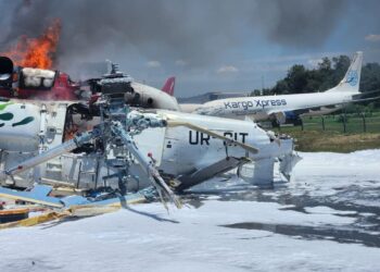SEBUAH helikopter terbakar sebelum berlepas dari Karbon MRO, Lapangan Terbang Sultan Abdul Aziz Shah, Subang (LTSAAS) bagi tujuan pengujian enjin hari ini.