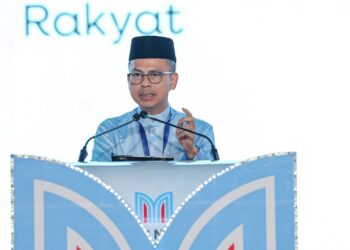 FAHMI Fadzil  ketika membahaskan Ucapan Dasar Presiden pada Kongres Nasional Tahunan PKR di Pusat Dagangan Antarabangsa Melaka (MITC), di sini hari ini.
