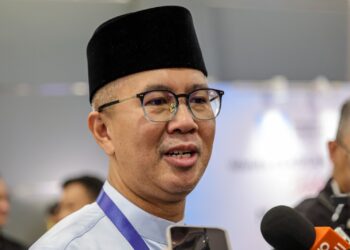 Tengku Zafrul Abdul Aziz  ditemui pemberita selepas Kongres Nasional Tahunan PKR di Pusat Dagangan Antarabangsa Melaka (MITC), di sini hari ini.