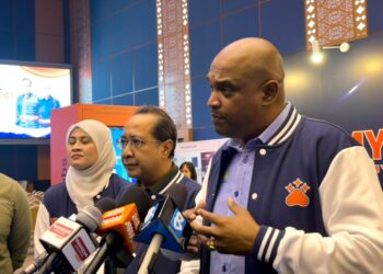 RAMANAN ketika ditemui pemberita selepas menghadiri Karnival MYFutureJobs di Universiti Teknikal Malaysia Melaka (UTeM), di sini hari ini.