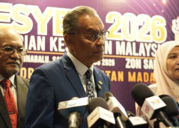 DZULKEFLY Ahmad ketika sidang media selepas menyempurnakan Majlis Konvokesyen Institut Latihan KKM (ILKKM) bertempat di Universiti Malaysia Sabah (UMS).