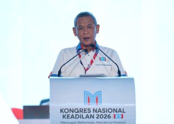 AMINUDDIN Harun ketika berucap dalam penggulungan Kongres Nasional Tahunan PKR di MITC Melaka hari ini. - UTUSAN/AMIR KHALID