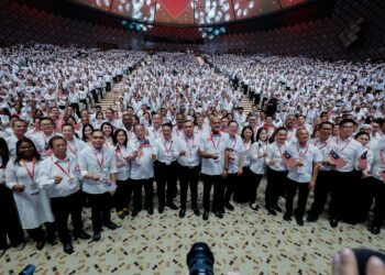 DAP yang menguasai 40 daripada 150 kerusi Parlimen dalam blok kerajaan, mempunyai lima menteri dan tujuh timbalan menteri, menggesa Anwar menyegerakan reformasi institusi utama menjelang Disember 2026. -