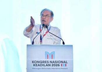 ANWAR Ibrahim ketika berucap dalam penggulungan pada Kongres Nasional Tahunan PKR di MITC Melaka hari ini.-UTUSAN/AMIR KHALID.