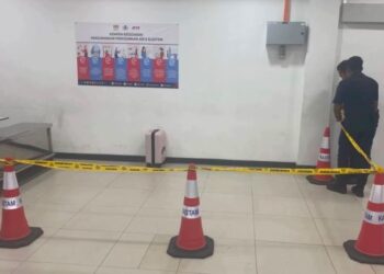 SEBUAH bagasi berwarna merah jambu yang ditinggalkan dalam keadaan mencurigakan ditemukan di Kompleks ICQS Bukit Kayu Hitam.