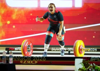 Aksi Atlet angkat berat Johor, Qisvena Abdullah ketika memenangi pingat emas acara Angkat Berat tidak melebihi 77kg Wanita pada kejohanan Sukma Selangor 2026 di Dewan Seri Chempaka MPKJ. Foto : Saddam Yusoff
