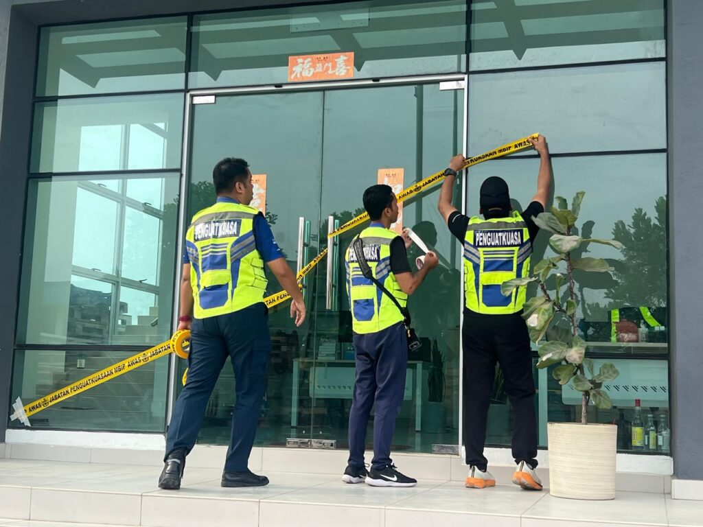 Kilang pasang bendera terbalik di Iskandar Puteri tiada lesen perniagaan sah