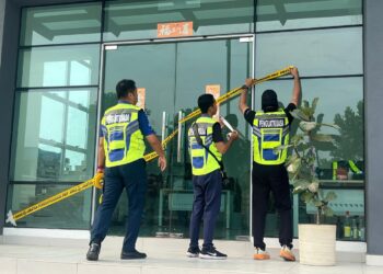 PENGUATKUASA MBIP menutup premis yang didakwa mengibarkan bendera Malaysia dan Johor dalam keadaan terbalik selepas pemeriksaan mendapati ia beroperasi tanpa lesen perniagaan sah.